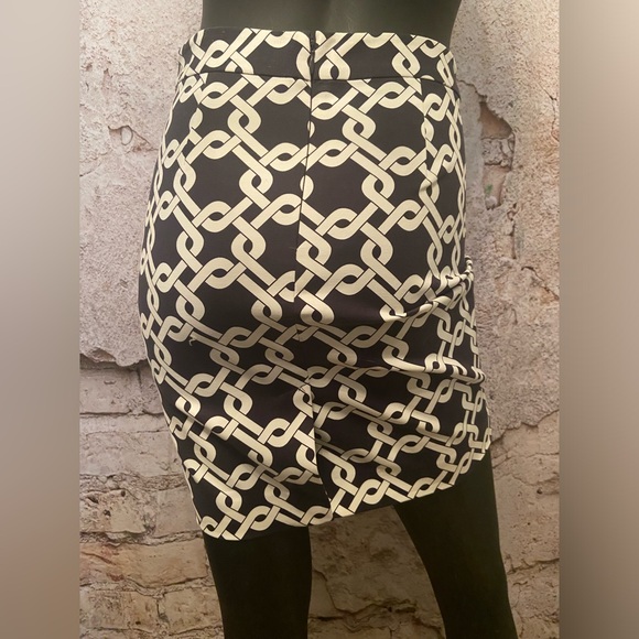 Banana Republic Navy Fitted Stretch Skirt - Picture 2 of 4